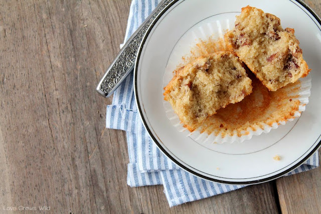 These Pecan Pie Muffins taste just like the classic pie only BETTER! 
