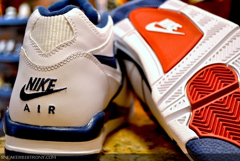 sky blue nike uptempo