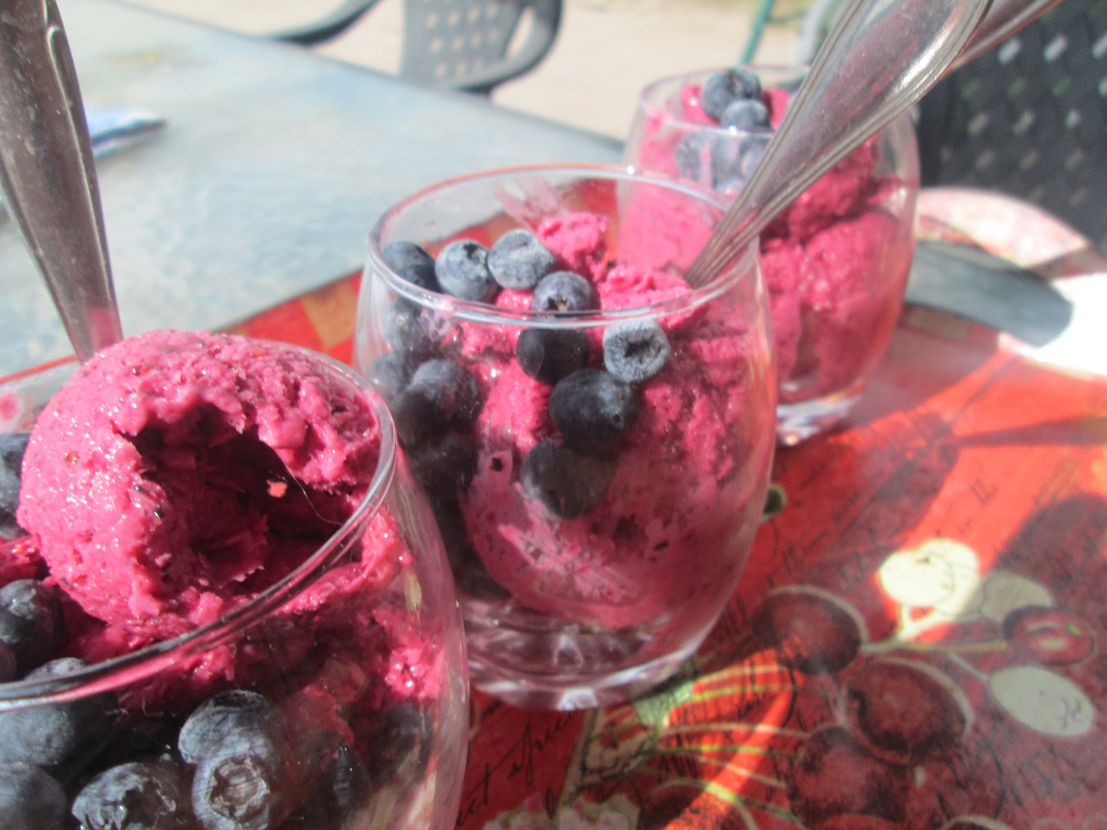 Canela kitchen (gloria) Quick berry Ice cream dessert (Jamie Oliver)
