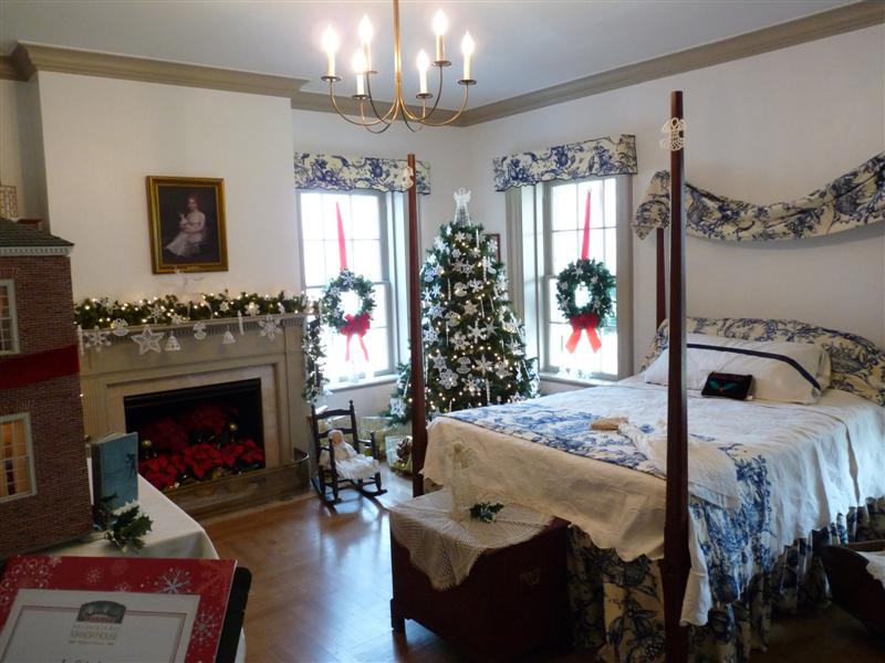 The Holes of My Soles Christmas Decor at Wildwood Manor