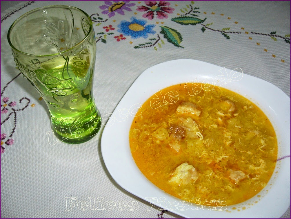 Sopa De Pan Con Caldito Y Trozos De Pescado
