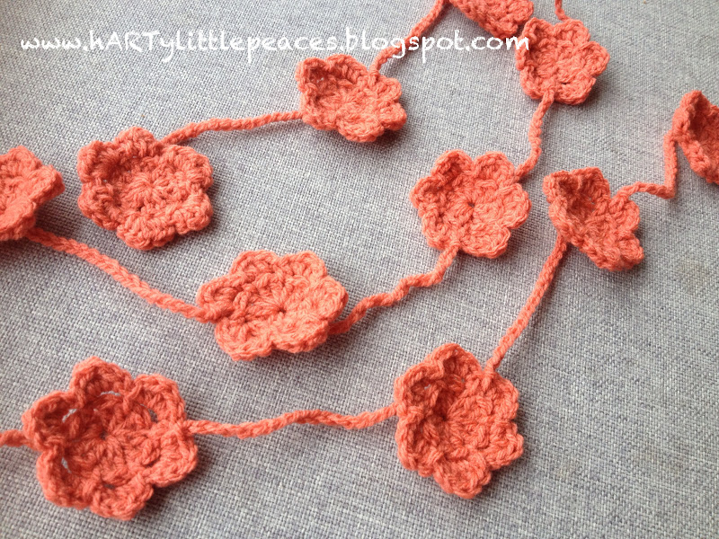hARTylittlepeaces daisy chain crochet flower tutorial