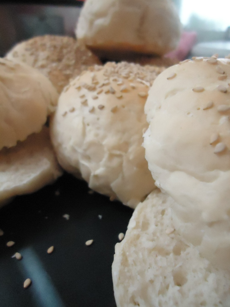 Sesame seed, white burger bun