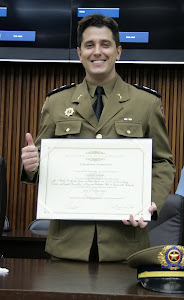 Tenente Jackson recebe o Pergaminho do Título de Cidadania Honorária de Belo Horizonte.