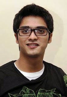 Foto Ricky Harun pakai kacamata Foto Ricky Harun pakai kacamata