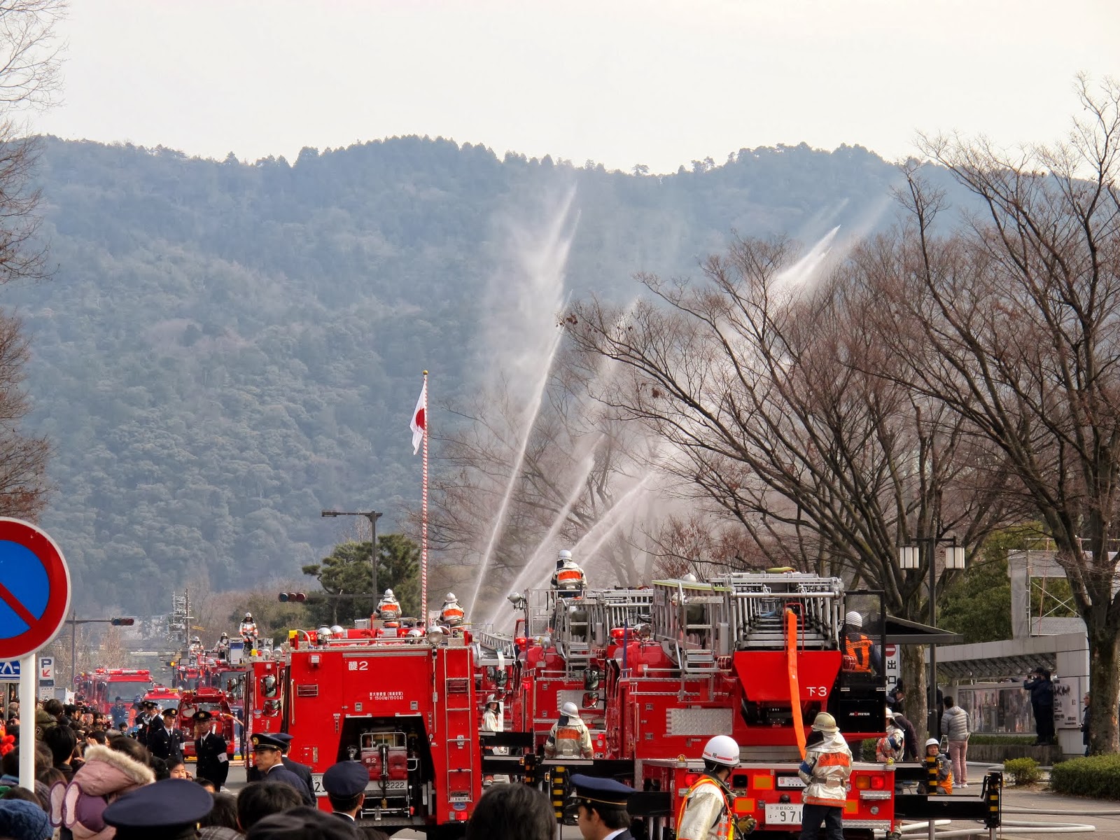 Twinkle Japan Shake Cat 京都市消防演習大放水