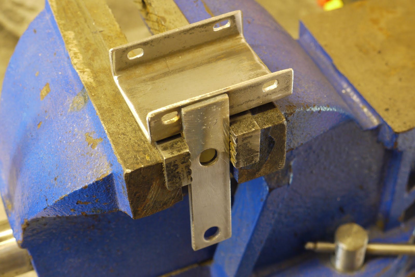 Ryan's GD427 Hydraulic hose bracket.