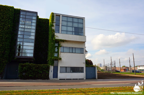 Anvers / Antwerpen - Maison-Atelier de Réné Guiette  Architecte: Le Corbusier, Extension: Georges Baines (1987)  Construction: 1926-1927