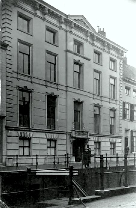 Het gebouw van de HBS de Munnik in 1915