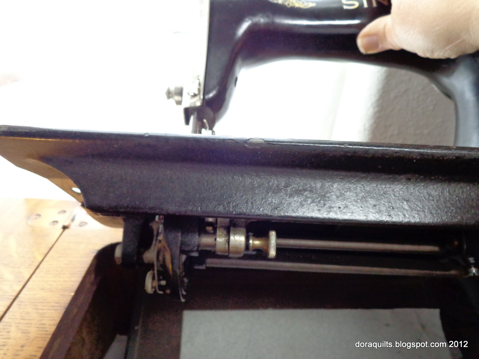 Dora Quilts New Quilt Visitors and How to Lower Feed Dogs on Singer 15