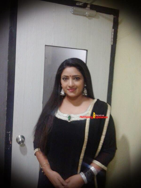 Serial Actress Praveena Facebook Serial Actress Praveena Facebook