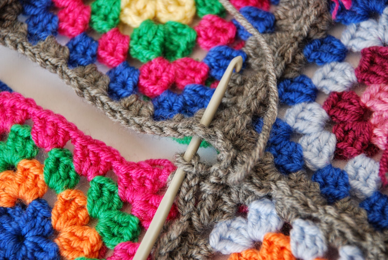 Amjaylou How to Make and Join Granny Squares