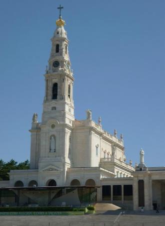Gambar Gereja Basilica of the Holy Trinity