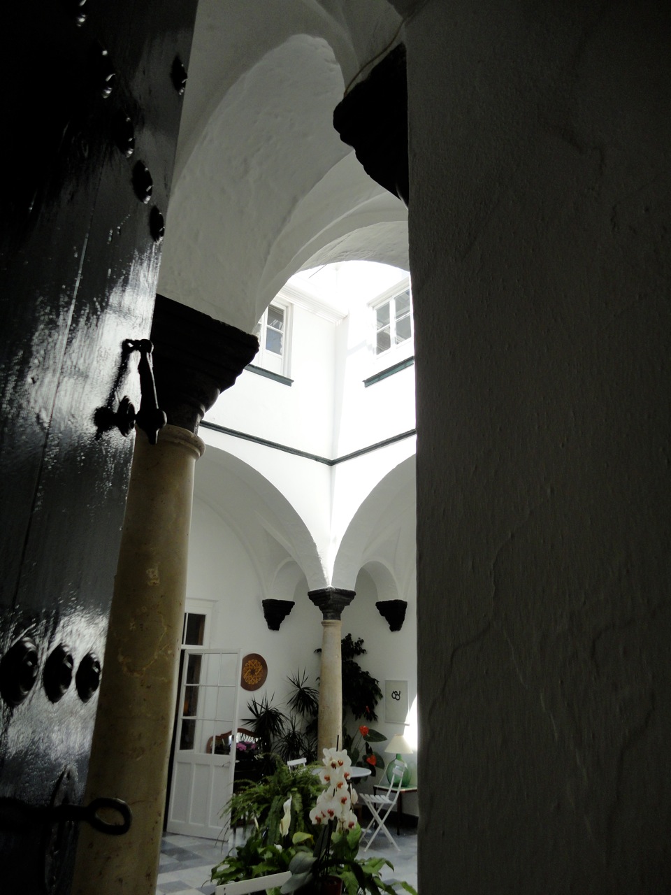 la casa grande: Premio de fotografía La Casa Grande. Patios en Arcos y