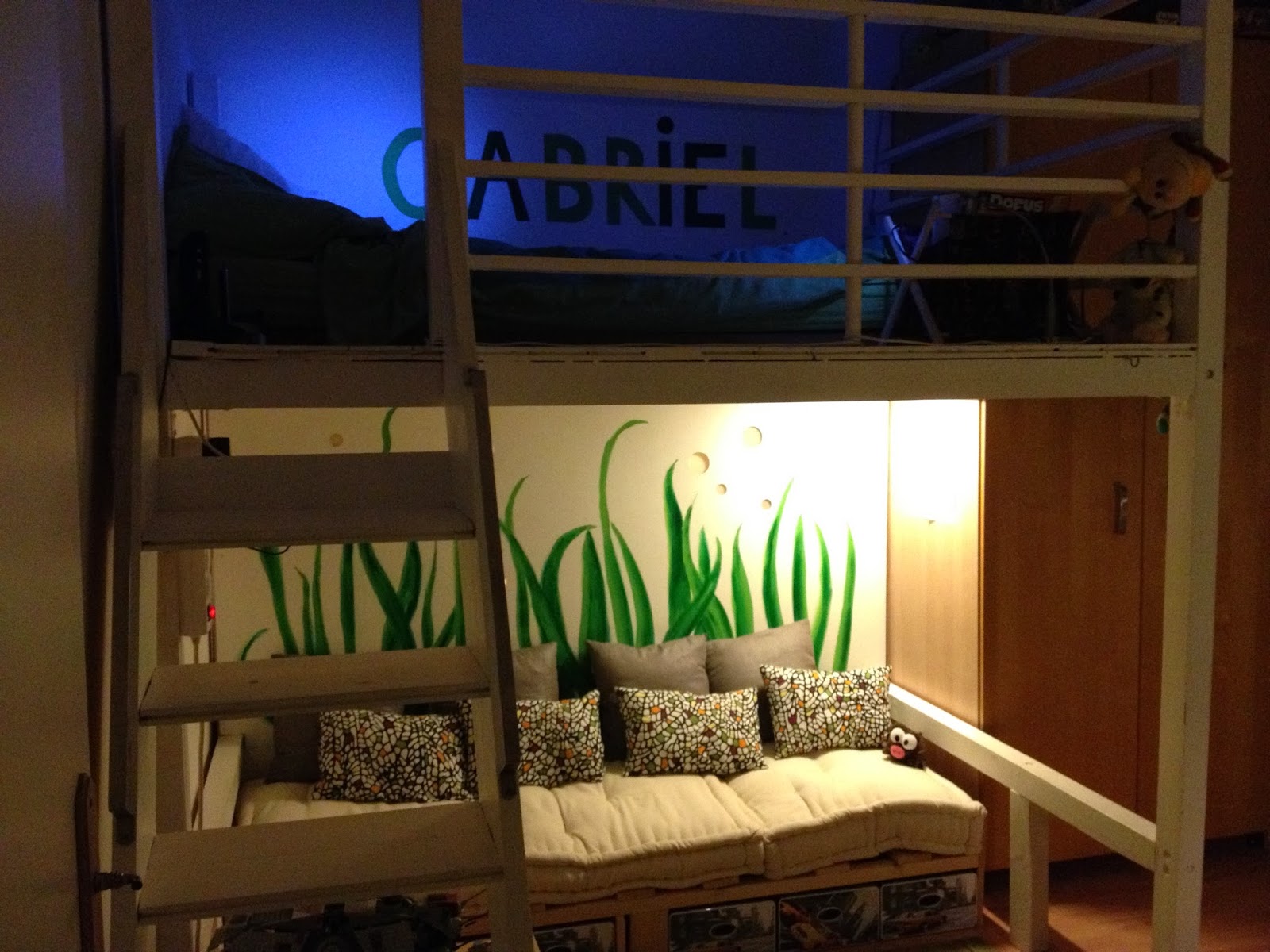 Dressing sous pente avec rideaux et autres déco: une chambre d ...