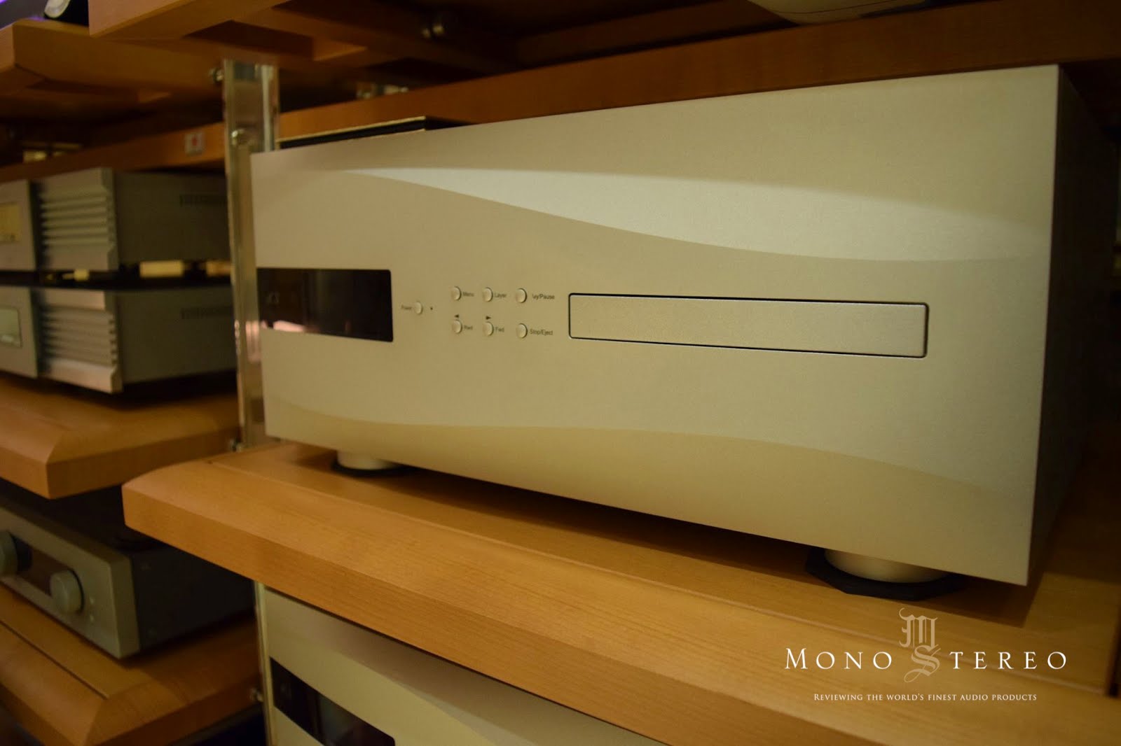 Mono and Stereo HighEnd Audio Magazine Japanese mighty audiophile system