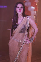 Sunny Leone Promotes Ragini MMS 2 on the sets of 'Pavitra Rishta'