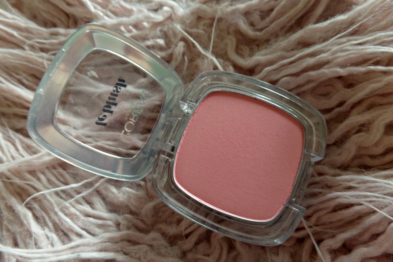 Luscious Lass 40's: Loreal Le Blush 105 Rose Pastel review and swatches
