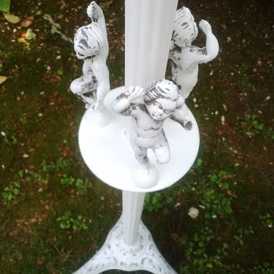 dettaglio vecchia lampada ripitturata