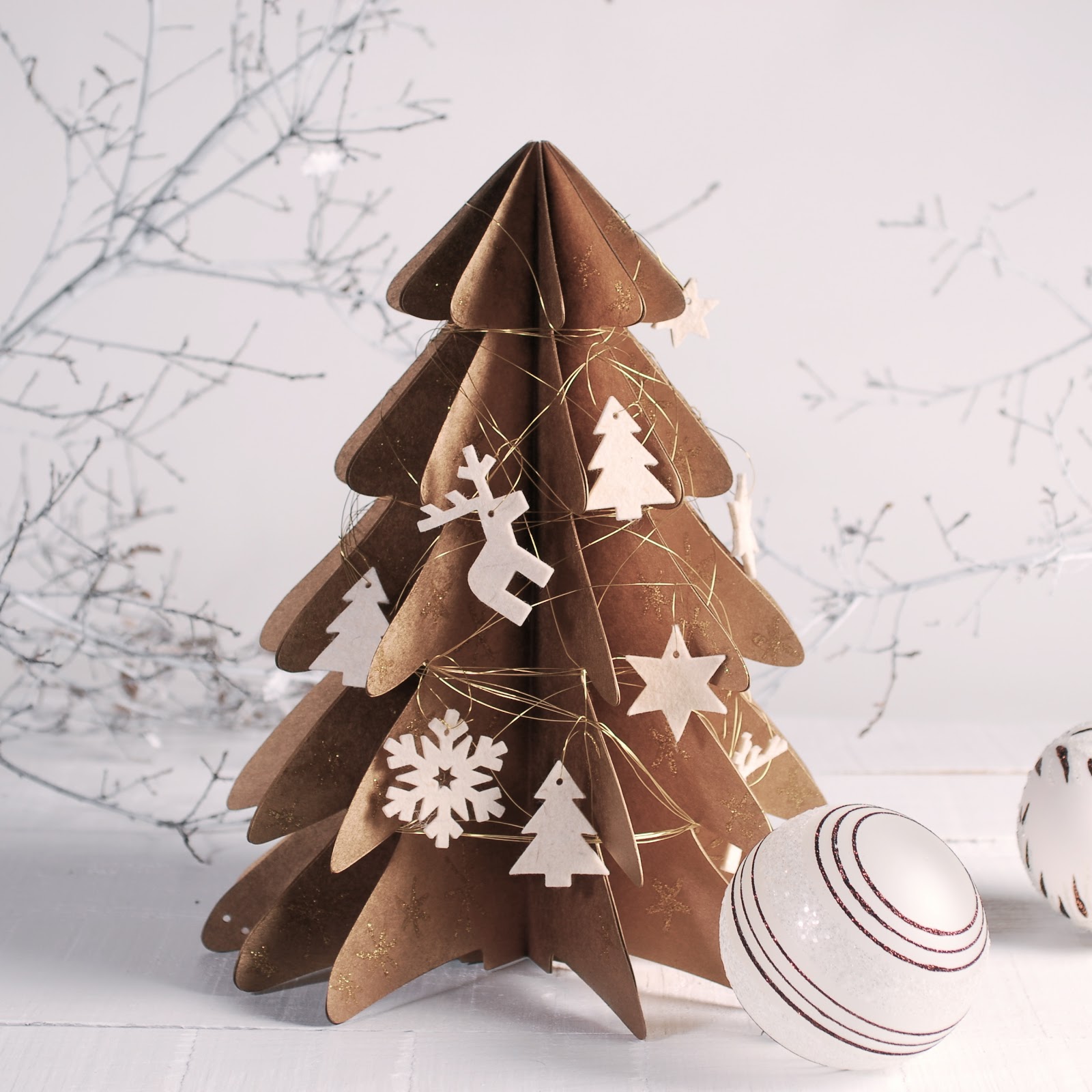 Decorando nuestro árbol de Navidad de cartón - Selfpackaging Blog