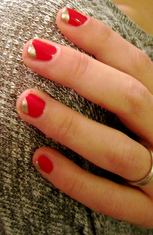 4. You have yourself some festive nails for the holidays!