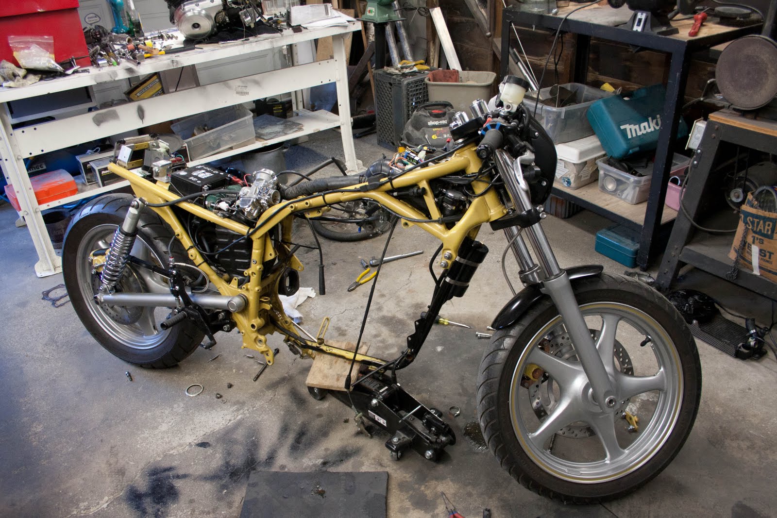 Suzuki VX800 Restoration Project: Latest pic