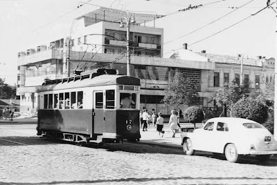 Трамвай на перекрестке Кирова и Гоголя в Симферополе