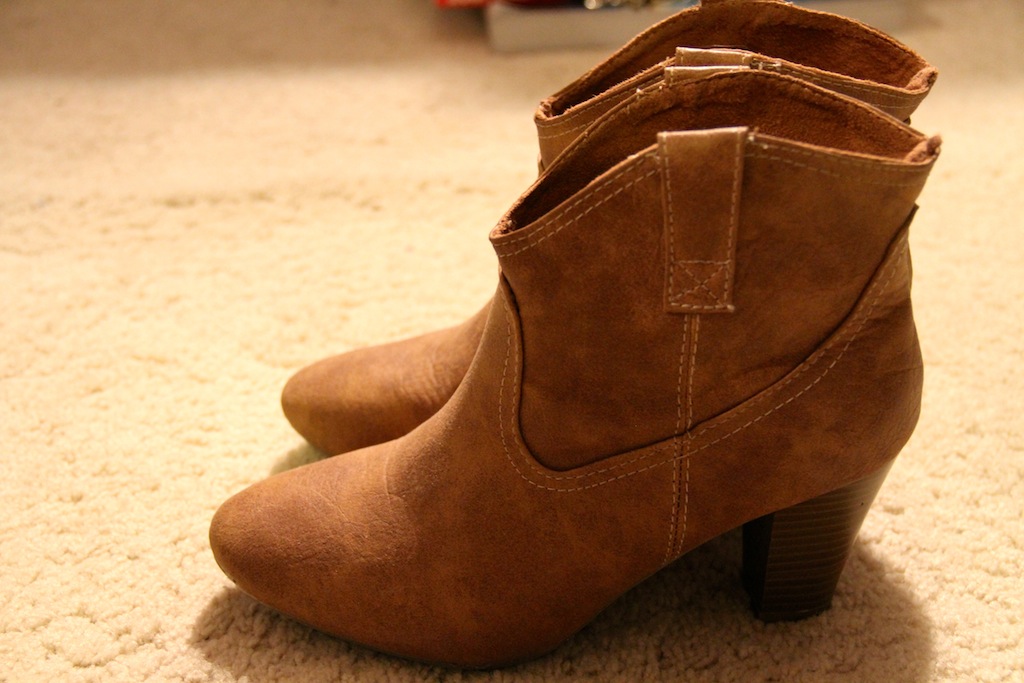 how to wear glitter booties