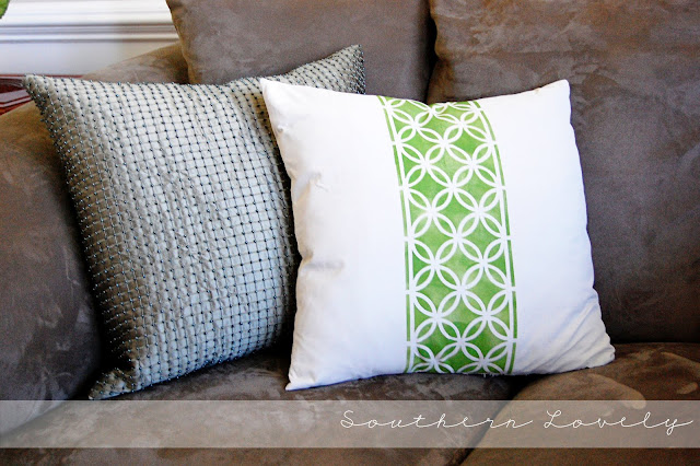 http://1.bp.blogspot.com/-S-qY2EYegT4/T3JpUV9XnGI/AAAAAAAAd3g/sVLstxd8rbA/s1600/painted%2Bpillow-4.jpg