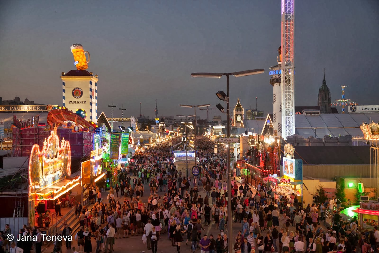 [Image: Oktoberfest2013_CarousselFun2-764646.jpg]