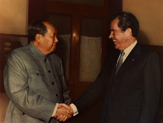 "Mao y la teoría de los tres mundos" - texto publicado en enero de 2013 en el blog Crítica Marxista-Leninista Mao+y+Nixon