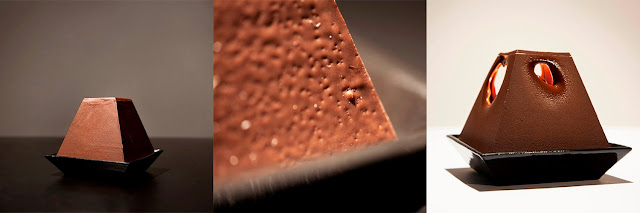 Imágen de la lámpara de chocolate con forma de pirámide sin punta.