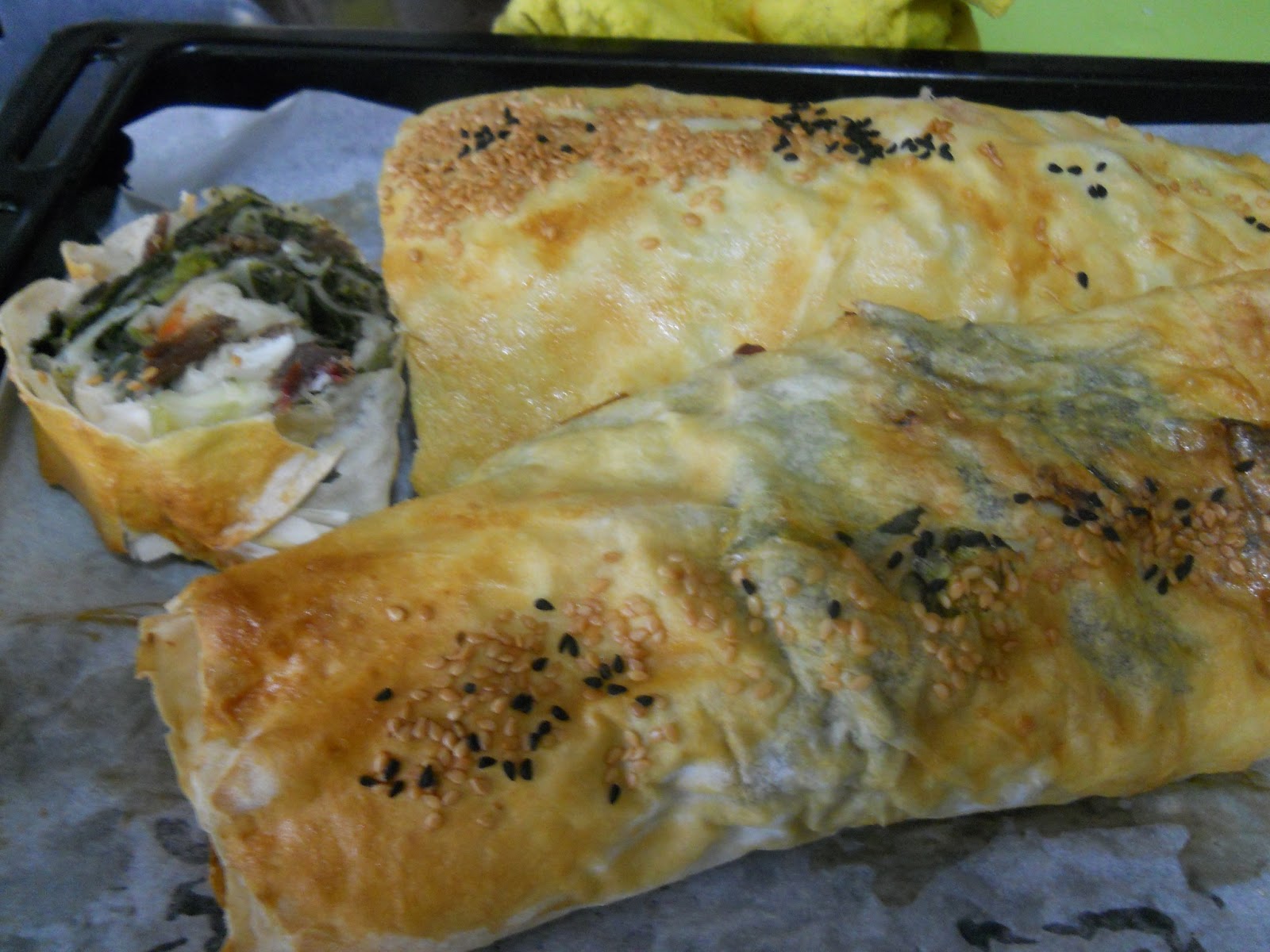 ANNEMİNELİ ÜÇ RENKLİ RULO BÖREK