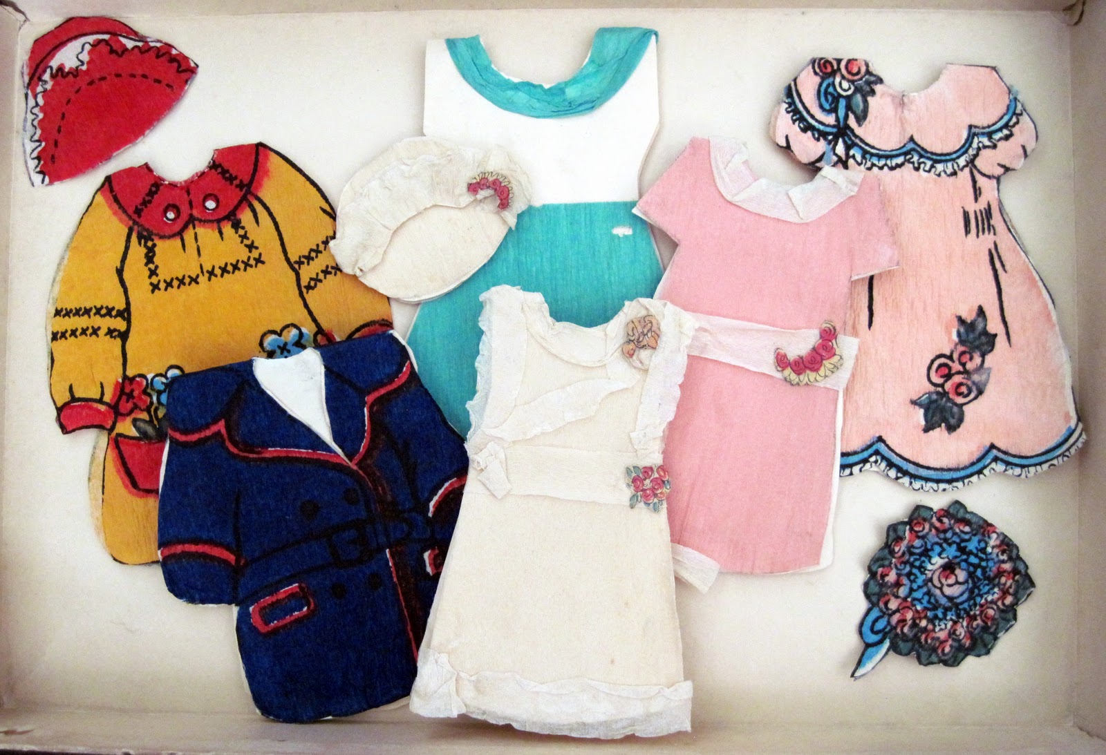 http://1.bp.blogspot.com/-S3WFKrPxCm4/TqLFEJY3LaI/AAAAAAAAEMc/V65zw1LpOyM/s1600/medium+doll+clothes.jpg