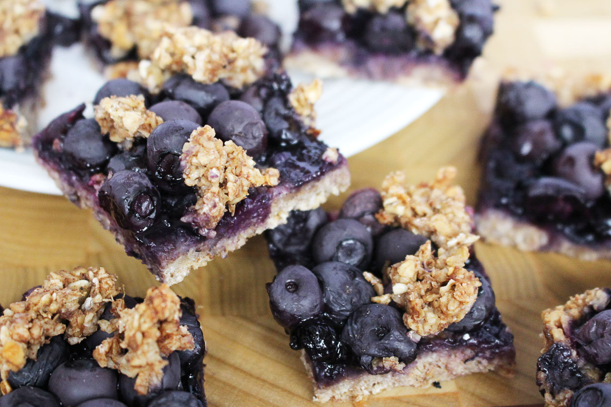 Kylee's Kitchen Berry Banana Oat Bars