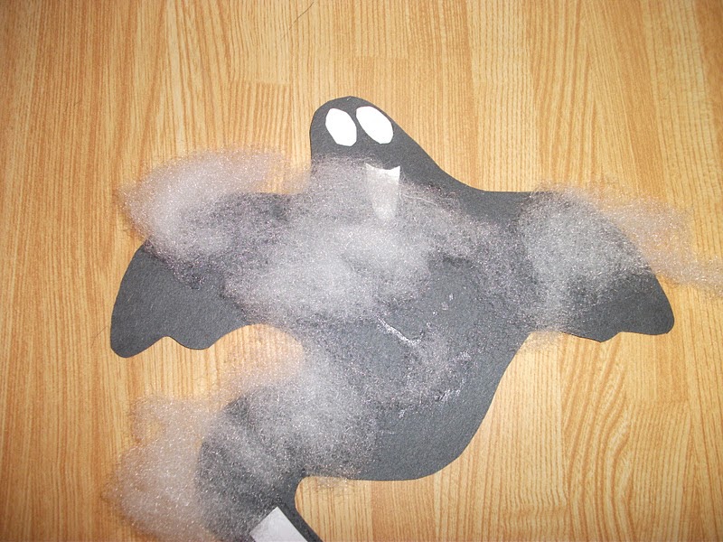Preschool Crafts for Kids*: Halloween Fluffy Ghost Craft