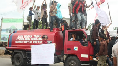 Mahasiswa Front Rakyat Turun Jalan Tolak Kenaikan BBM