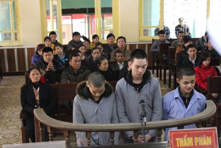 Tin sốc: Nữ sinh mới 13 tuổi đã làm tình với 3 người/tuần tin soc: nu sinh moi 13 tuoi da lam tinh voi 3 nguoi/tuan