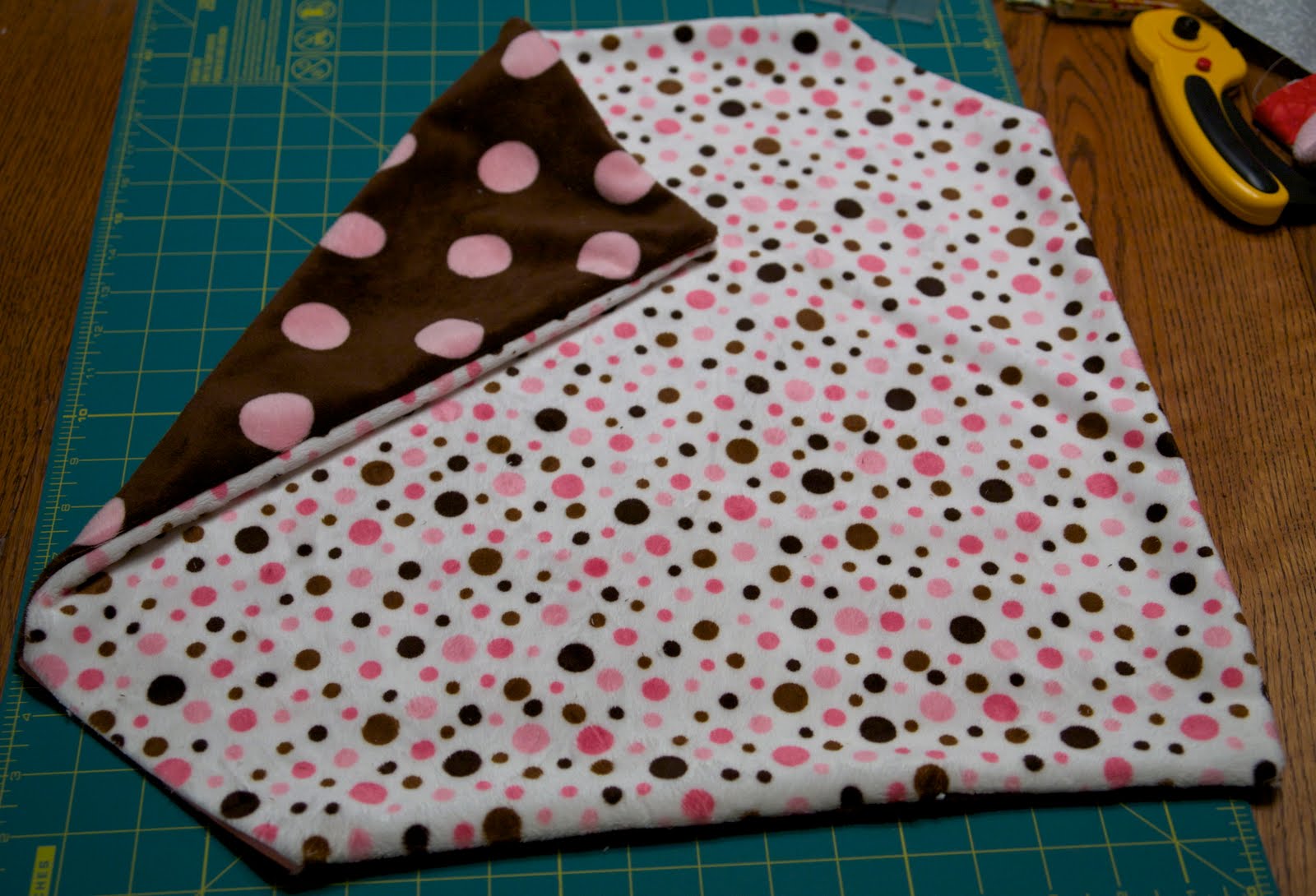 dwelling (noun) Pluffy Blanket