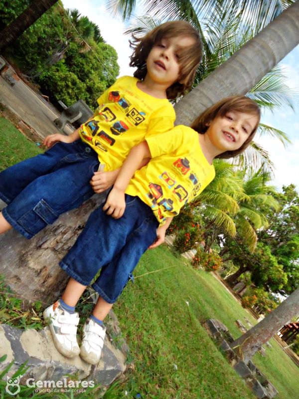Pierre e Pietro no Provador Kids da Chico Rei Provador Kids - Camisetas Chico Rei