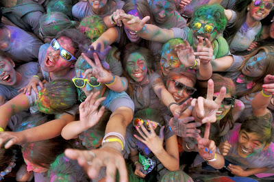 Runners participate in theColor Run across the streets of Santiago on November 10, 2013. Some 15,000 people took part in the five-km race, organizers said