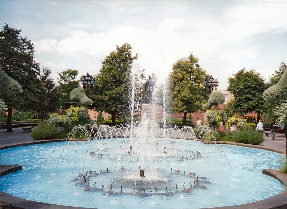 Custom Made Fountain | Garden Landscape Design