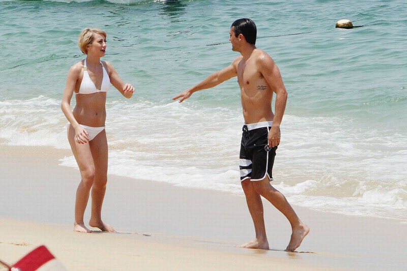 Chelsea Kane & Stephen Colletti Hit The Mexican Beach.