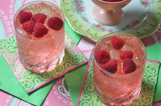 raspberry vodka ginger cocktail