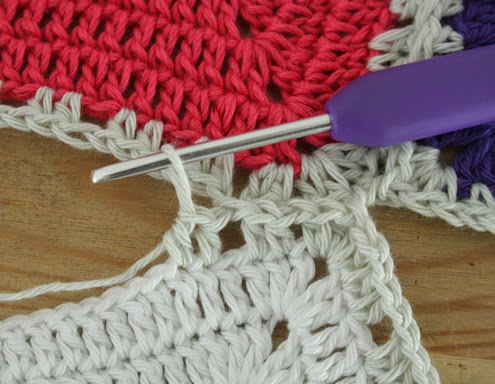 Crochet squares: joining as you go Crochet squares: joining as you go