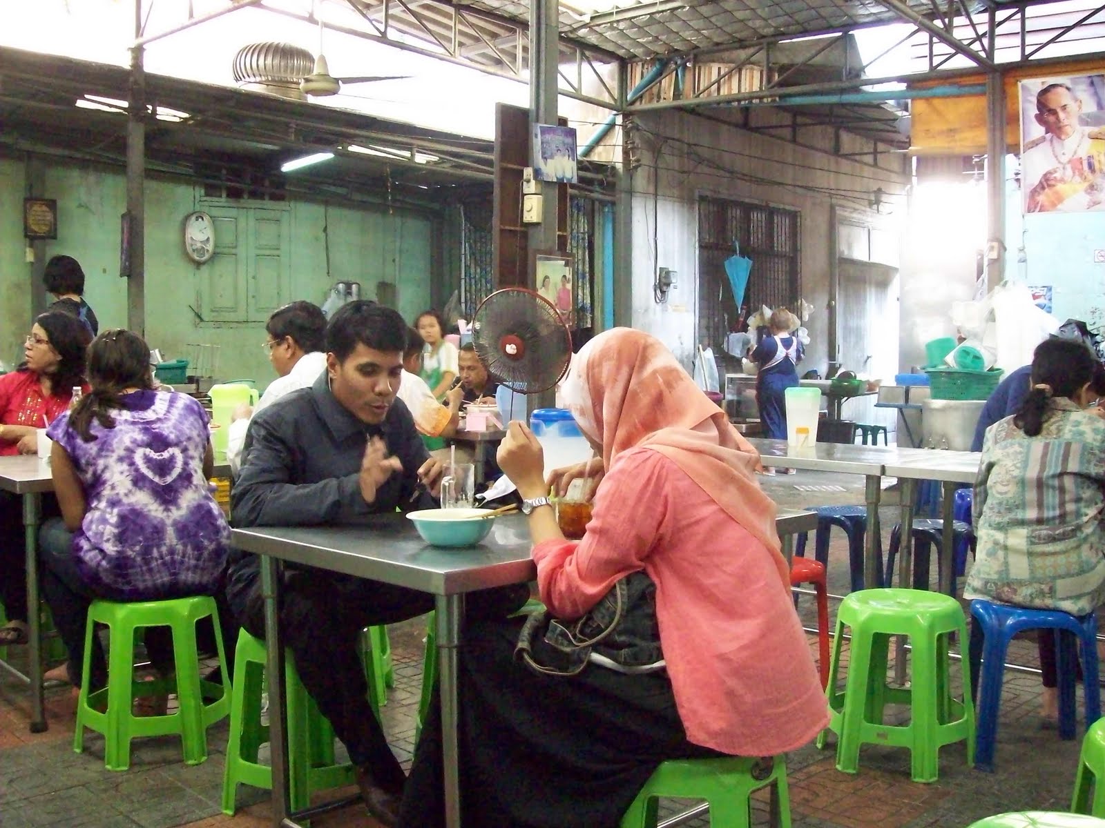 Resensi dan publikasiku: april 2011
