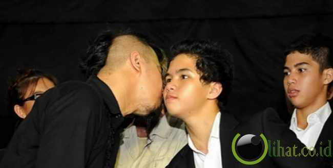 Simpan video porno Simpan video porno