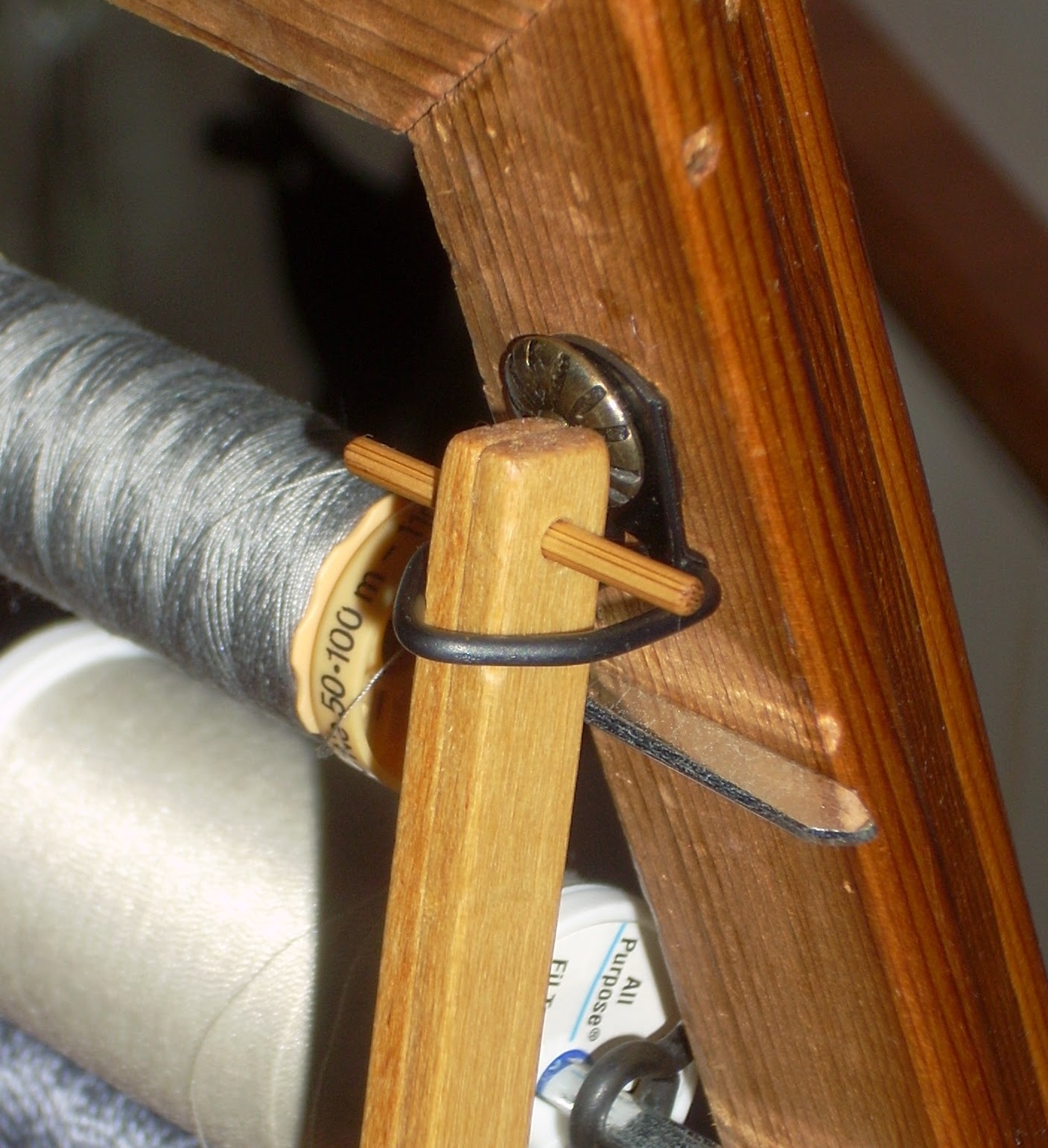 HeartSong Studio: HeartSong Studio&rsquo;s Weaving Spool Rack
