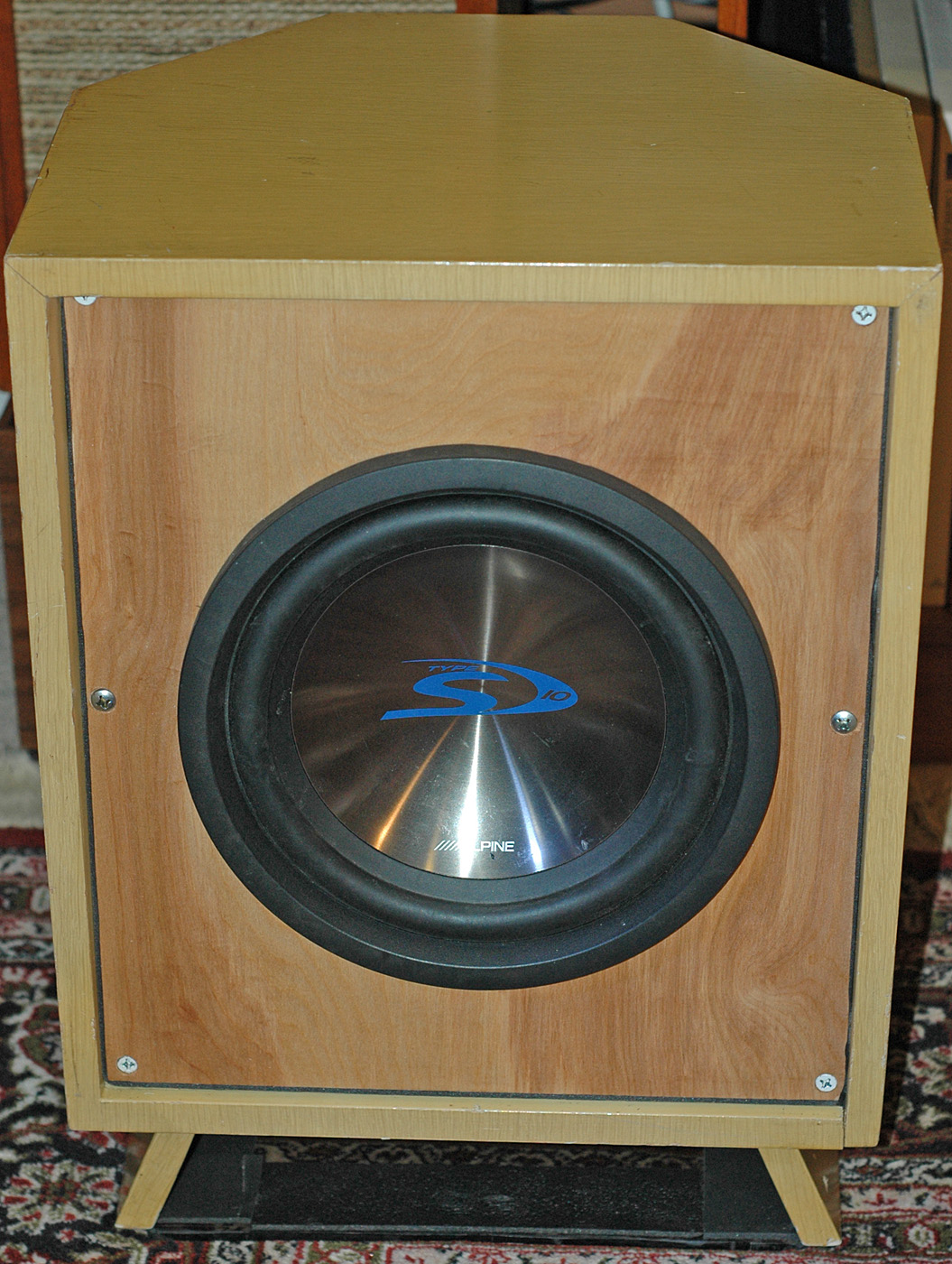 Modernization of a vintage cornerhorn speaker