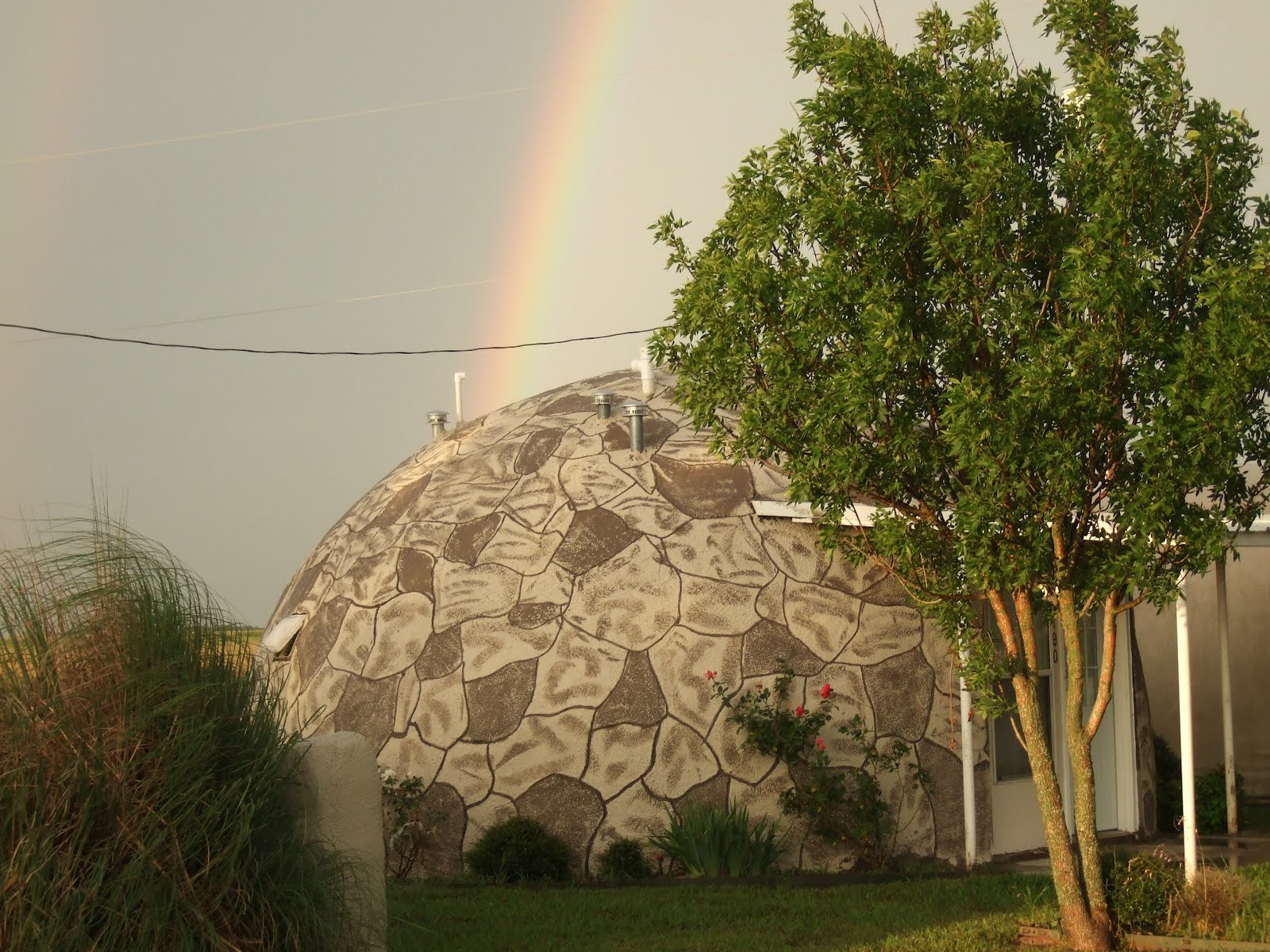 25 Photos of The Monolithic Dome Institute's Headquarters in Italy